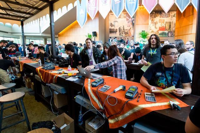 Ming 发送您新年的祝福：愿您步步高升，万事顺利；愿您快乐而不悲伤~