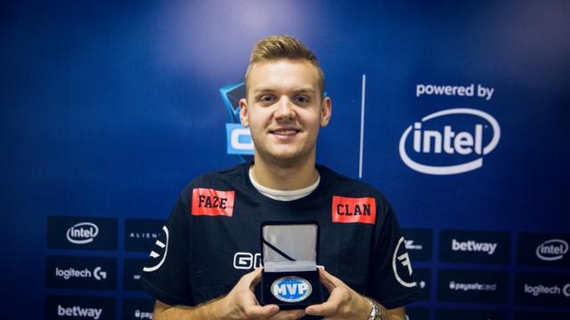 Breathe ：就希望大家能好好发挥吧，然后不要被连败就是弄得太低迷